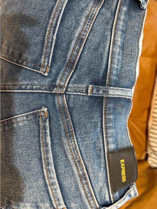 Express - Mid Rise Medium Wash Hyper Sculpt Skyscraper Jeans 0R - Picture 6 of 6